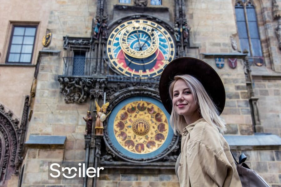 Prague: Professional Photoshoot in the Old Town - Meeting at Hard Rock Cafe: The Easiest Way to Start