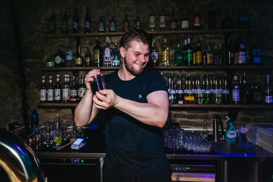 Prague: Pub Crawl with Unlimited Drinks & 5-floor Club Entry - Price and value: why $40 can feel fair