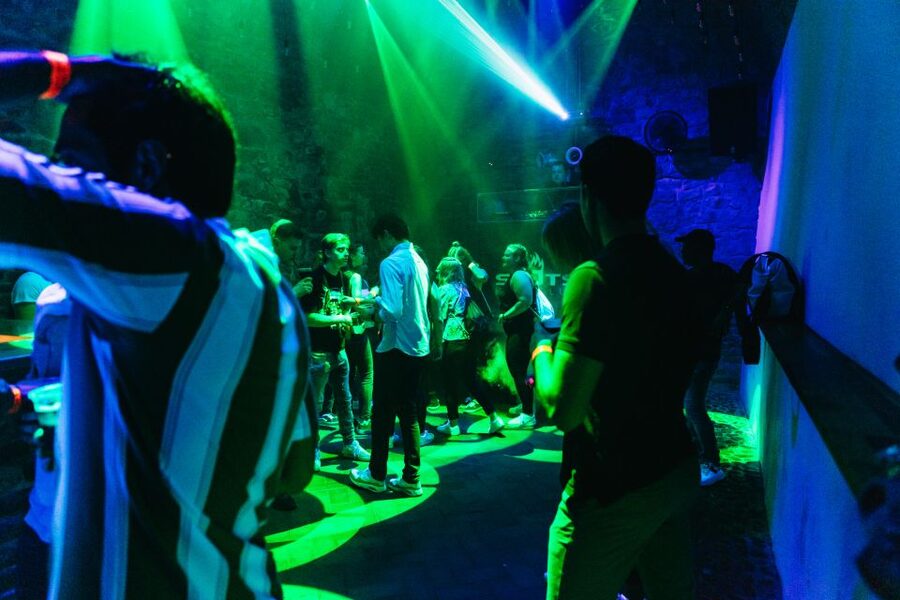 Prague: Pub Crawl with Unlimited Drinks & 5-floor Club Entry - Timing, meeting point, and how to avoid getting separated