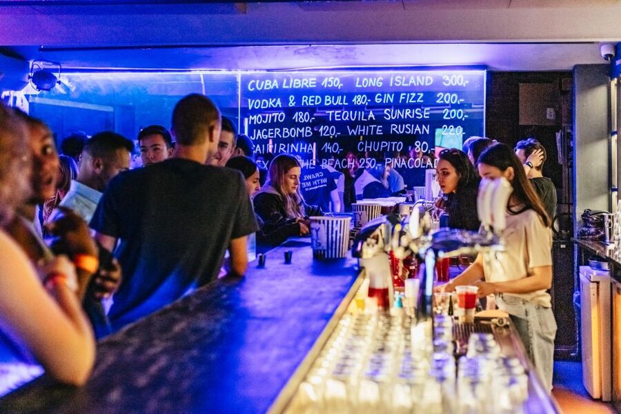 Prague: Pub Crawl with Unlimited Drinks & 5-floor Club Entry - Holiday dates: Dec 30, Dec 31, and Jan 1