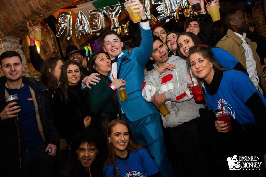 Prague: Pub Crawl with Unlimited Drinks, Bars & Club Entry - Key things that make this Prague pub crawl work