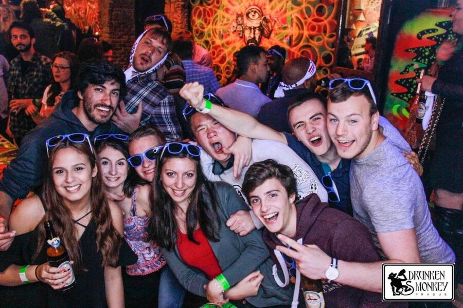 Prague: Pub Crawl with Unlimited Drinks, Bars & Club Entry - Two start times: choose 7:45pm for a longer open bar, or 10pm for the club pregame