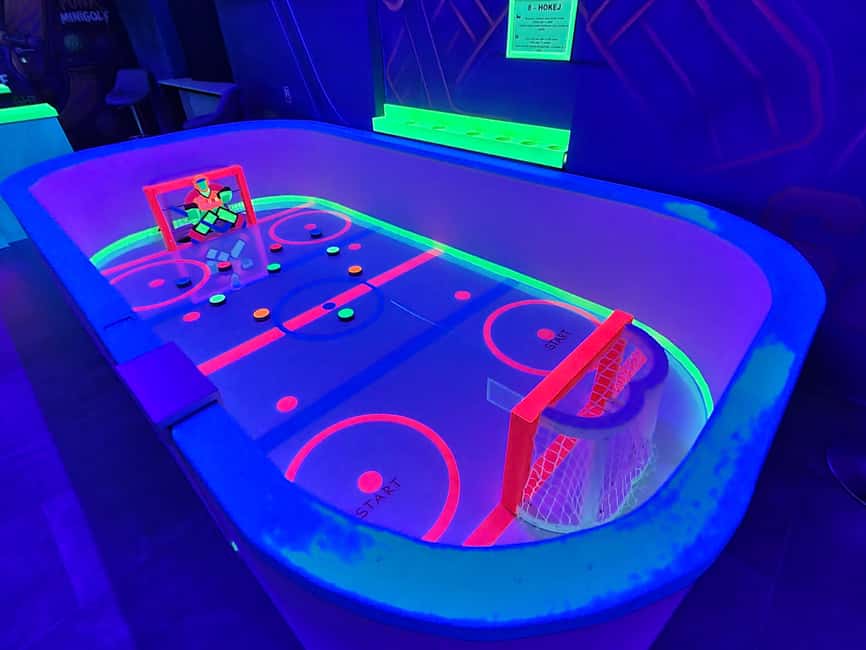 Prague: Punk Minigolf Glow-in-the-Dark Entry Ticket - When to Go: Timing, Waiting, and Getting Your Slot