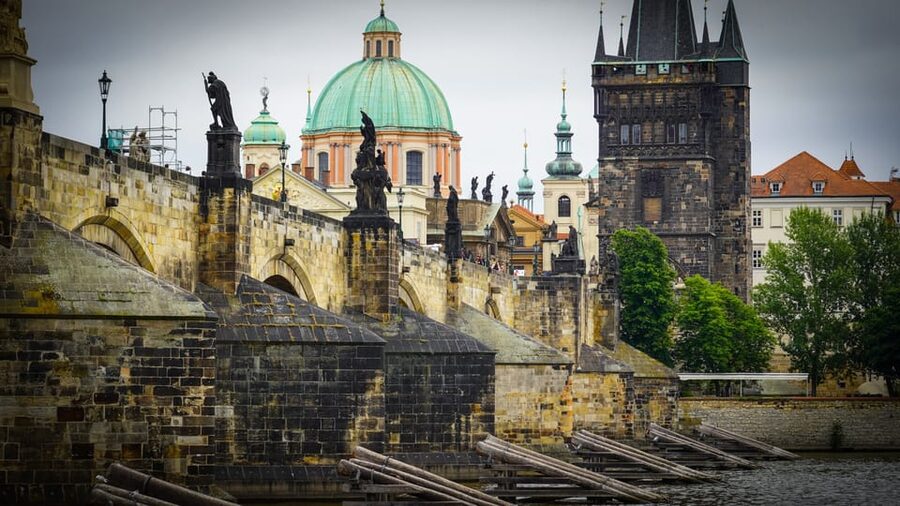 Prague: River Cruise, Charles Bridge Museum, & Walking Tour - Drinks, gingerbread, and the audio system: the small comforts that change it