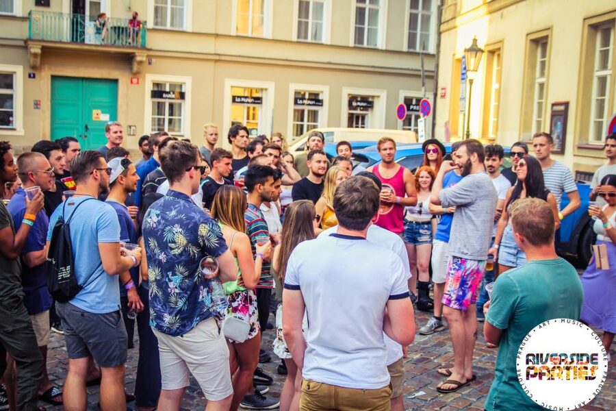 Prague Riverside Parties Tour - The mobile bar with music: beer, cider, and spritz on the move