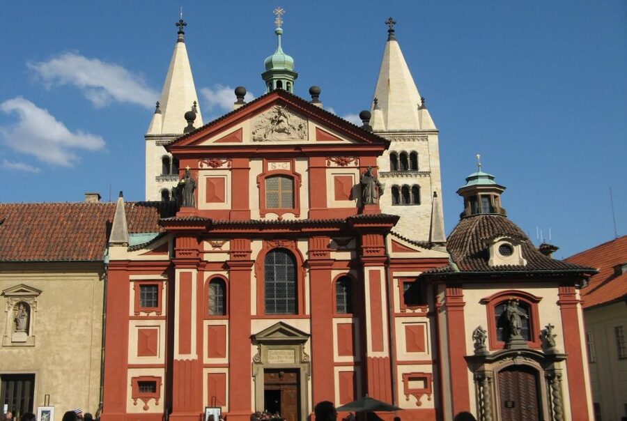 Prague Royal Castle, St Vitus, Golden Lane Tour with Tickets - Old Royal Palace and Vladislav Hall: the crown life part of the story
