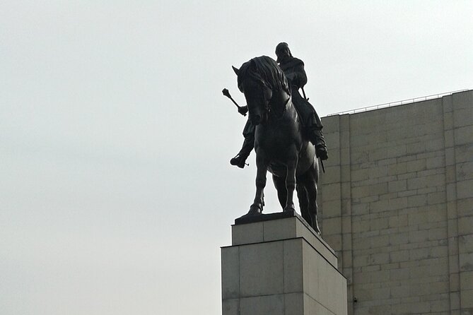 Prague Running Tour: City Highlights And Hidden Places - Meeting point and hotel pickup: the easiest start in Prague