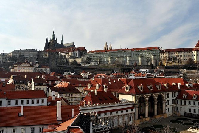 Prague's charming old places tour in Russian language - Josefov (Jewish Quarter) Beyond the Postcards