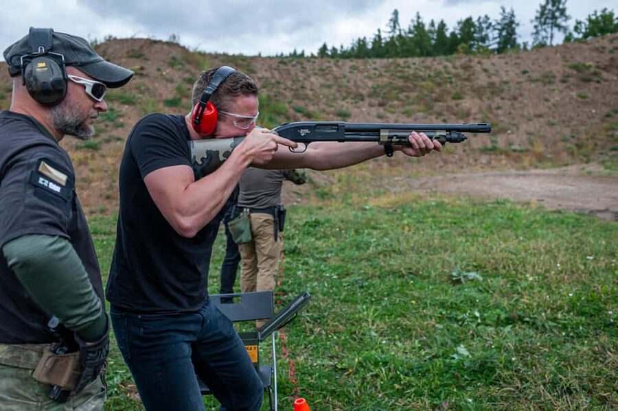 Prague: Shooting Experience with 3 to 10 Guns & Bus Transfer - Who should book this, and who should skip it