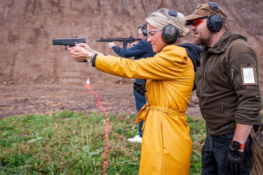 Prague: Shooting Experience with 3 to 10 Guns & Bus Transfer - Shoot up to 10 firearms in one guided session