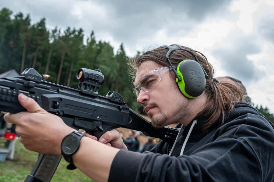 Prague: Shooting Experience with 3 to 10 Guns & Bus Transfer - What the 3 hours look like on the ground
