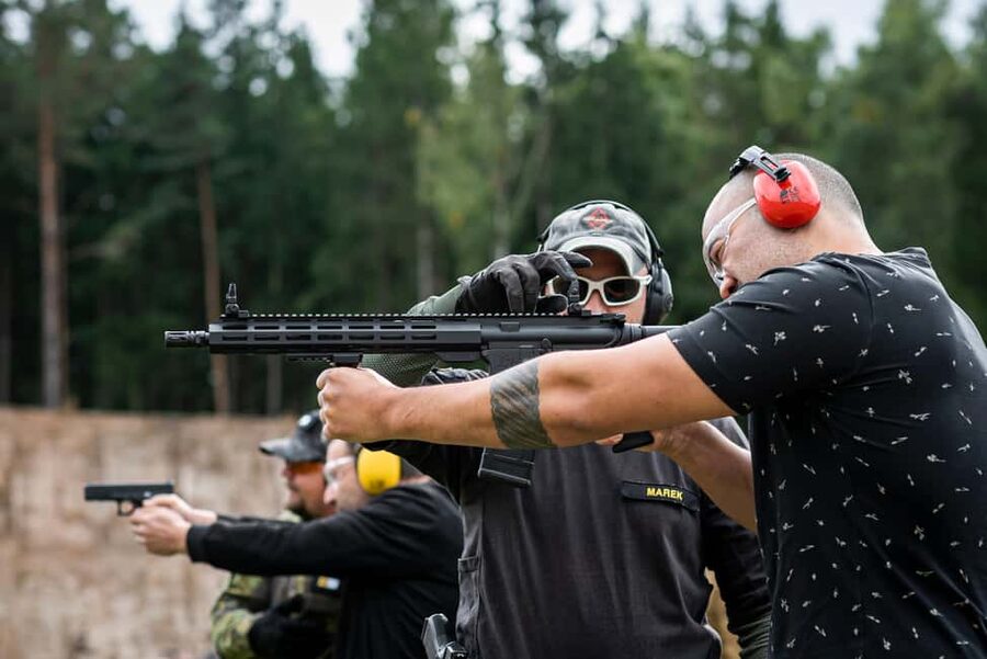 Prague: Shooting Experience with 3 to 10 Guns & Bus Transfer - Drinks, small lunch, and keeping energy steady