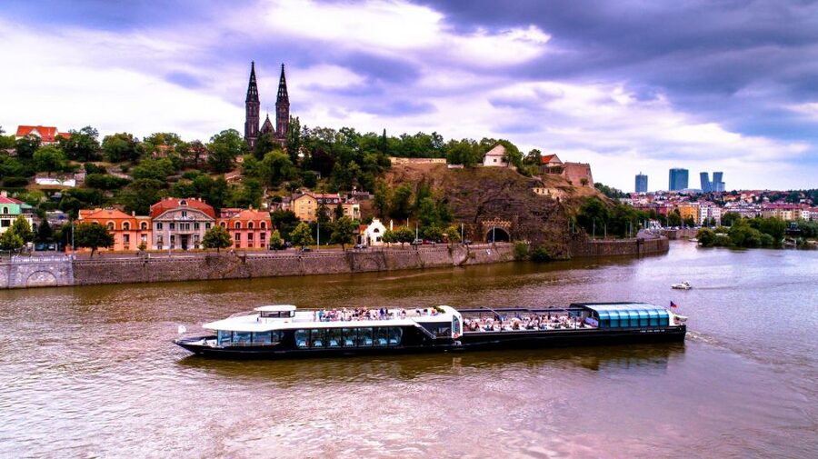 Prague: Sightseeing Dinner Cruise on Open-Top Glass Boat - Key Things I’d Focus On
