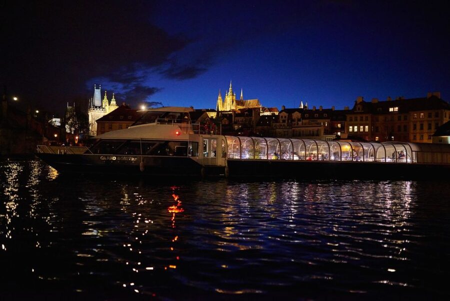 Prague: Sightseeing Dinner Cruise on Open-Top Glass Boat - Practical Tips That Make the Cruise Better