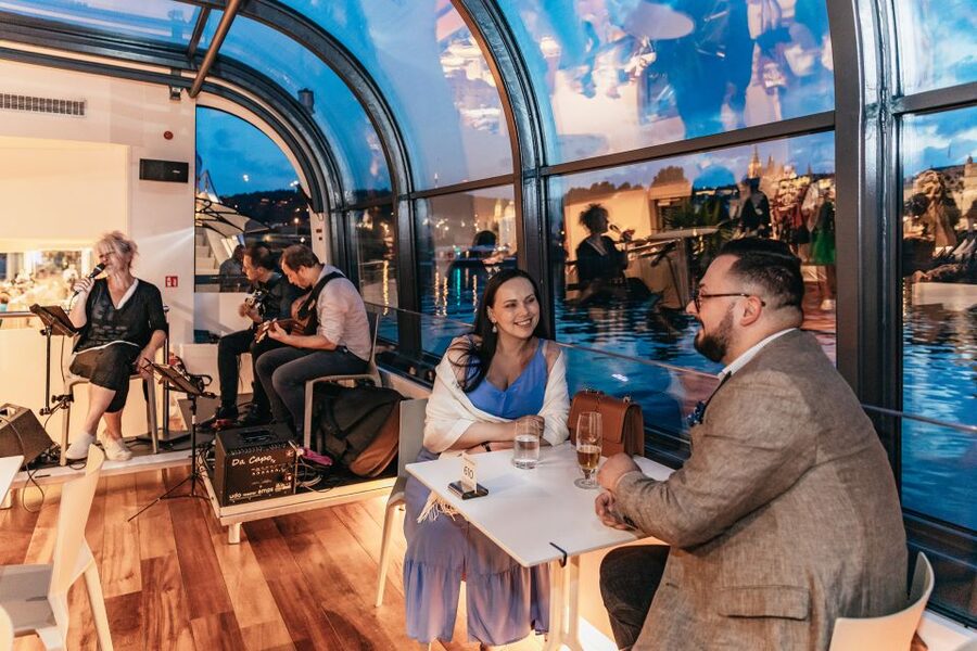 Prague: Sightseeing Dinner Cruise on Open-Top Glass Boat - The Boat Setup: Retractable Glass, Quiet Comfort, and Photo Options