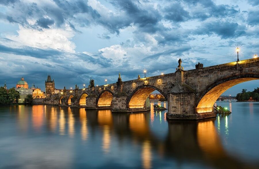 Prague Sightseeing Tour with Lunch - Prague Castle complex: seeing power and making sense of eras