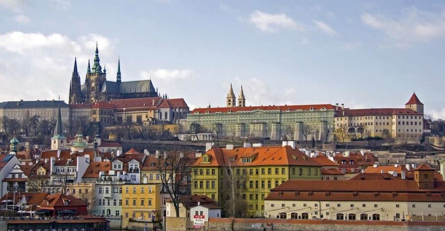 Prague Sightseeing Tour with Lunch - Start at Česká Národní Banka and move like a local