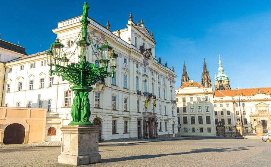 Prague: Skip-the-line Strahov Monastery and Library Tour - Languages, meeting style, and what to expect from your guide