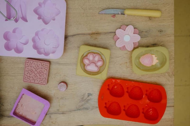 Prague: Soap Making Workshop - Languages and instruction style: how you’ll get help