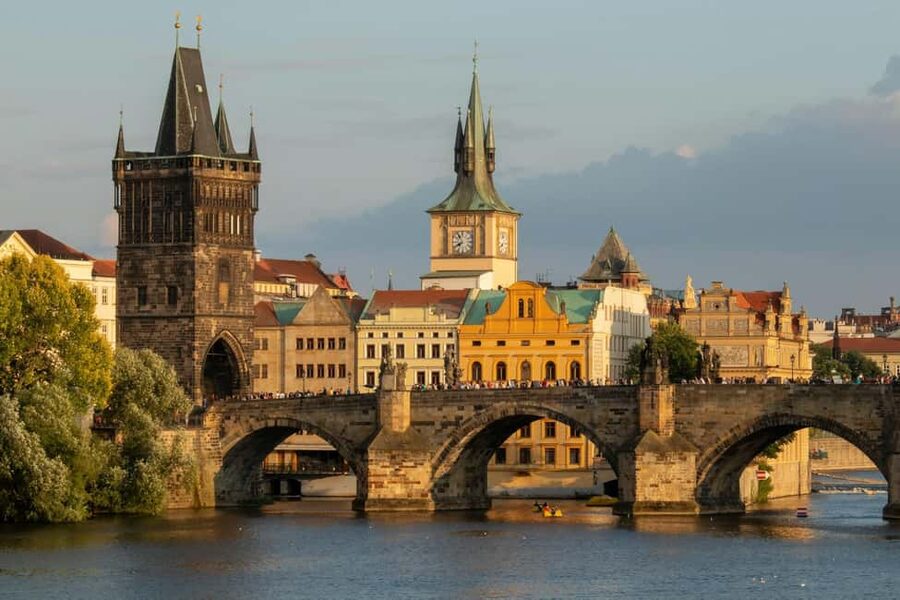 Prague: Step Into a Fairytale on This Essential Walking Tour - A 3-hour Prague route that actually makes sense