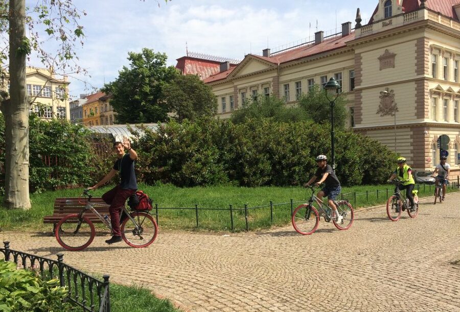 Prague: Stunning Viewpoints, Castle, City & Park E-Bike Tour - Prague on wheels: why this e-bike tour makes sense