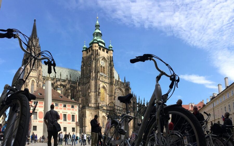 Prague: Stunning Viewpoints, Castle, City & Park E-Bike Tour - The meeting point setup: start near Old Town Square