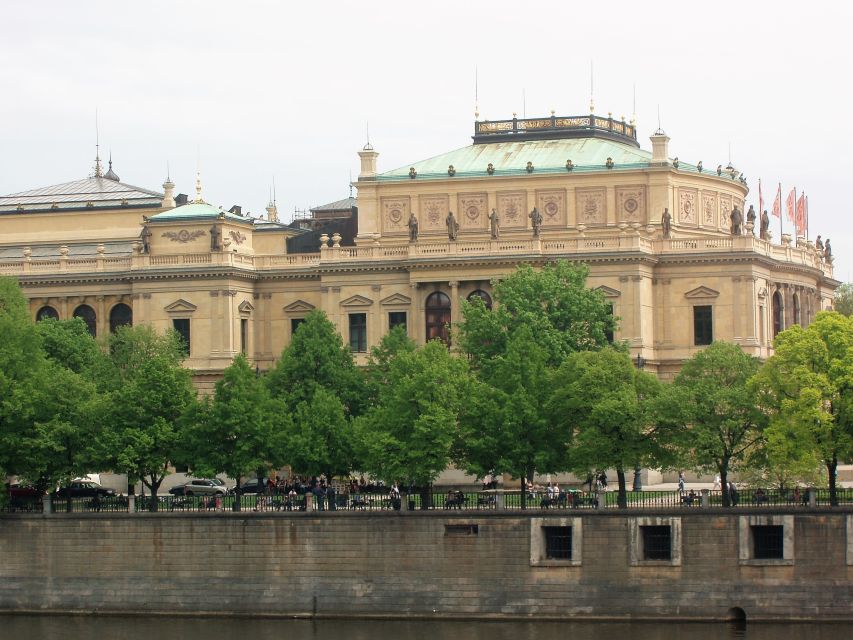 Prague: Tailored Sightseeing Tour in French - Who This Tour Fits Best (and Who It Might Not)