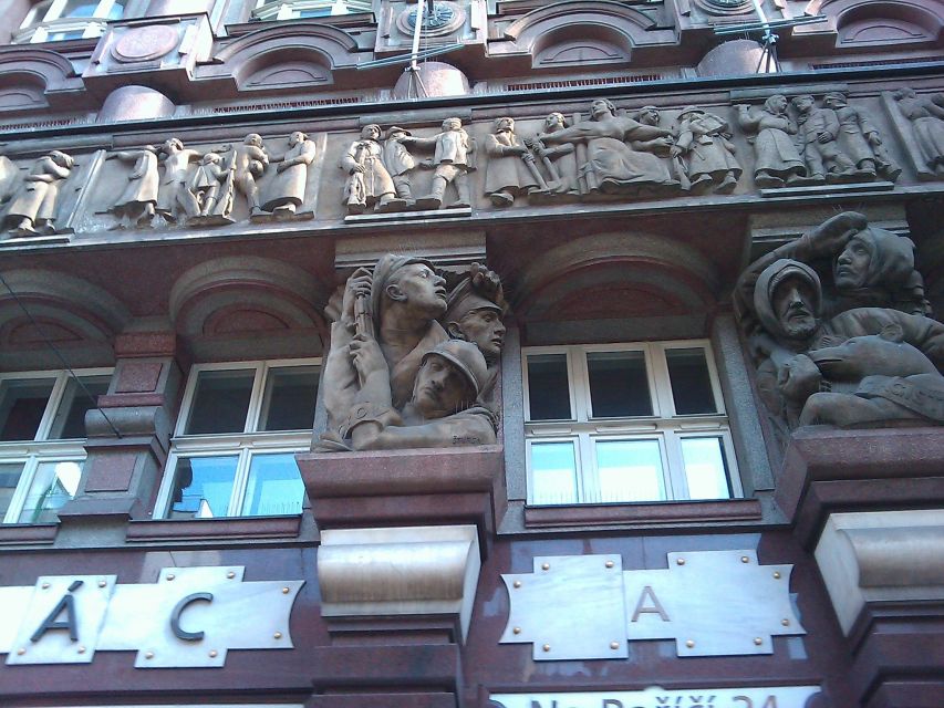 Prague: Tailored Sightseeing Tour in French - Practical Tips for a Smooth French Tour