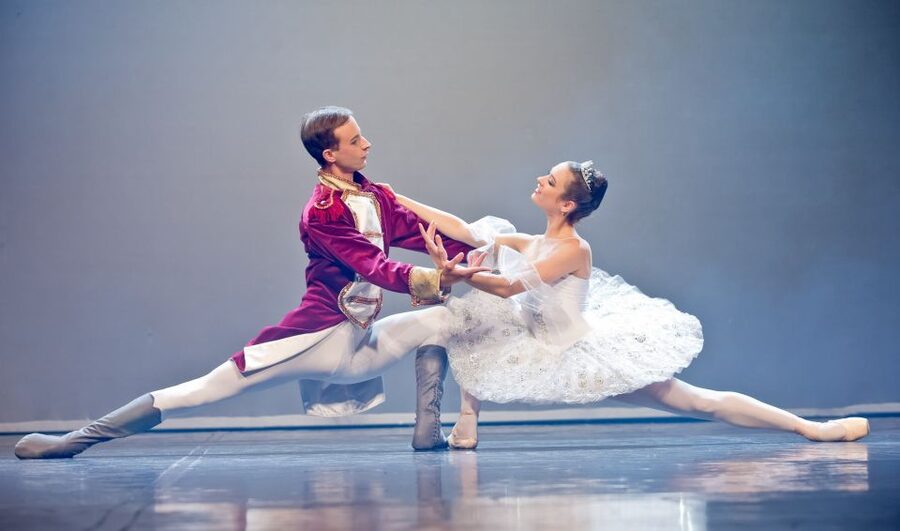 Prague: The Nutcracker Ballet Tickets - Sets, Stage Size, and How Prague’s Theatre Changes the Visual Feel