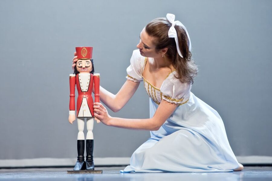 Prague: The Nutcracker Ballet Tickets - Getting There: Broadway Theatre, Arcade Entrance, and Where You’ll Stand Around