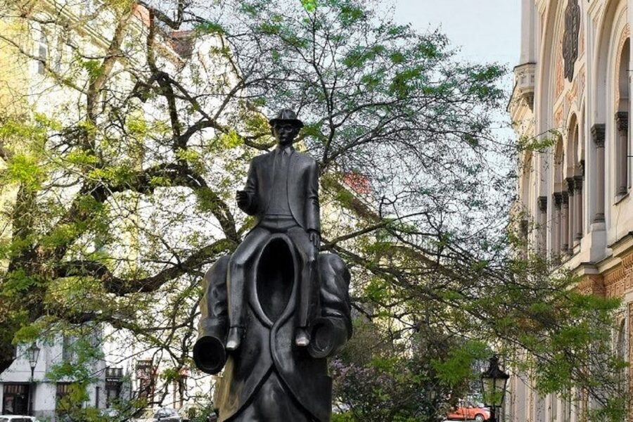 Prague Through the Eyes of Franz Kafka 2.5-Hour Tour - Synagogues, salons, and literary contemplation