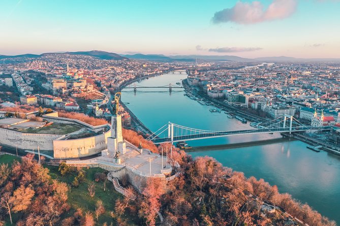 Prague to Budapest - Private Transfer with 2 hours of Sightseeing - The real value: one sightseeing stop included, with a menu you can tailor