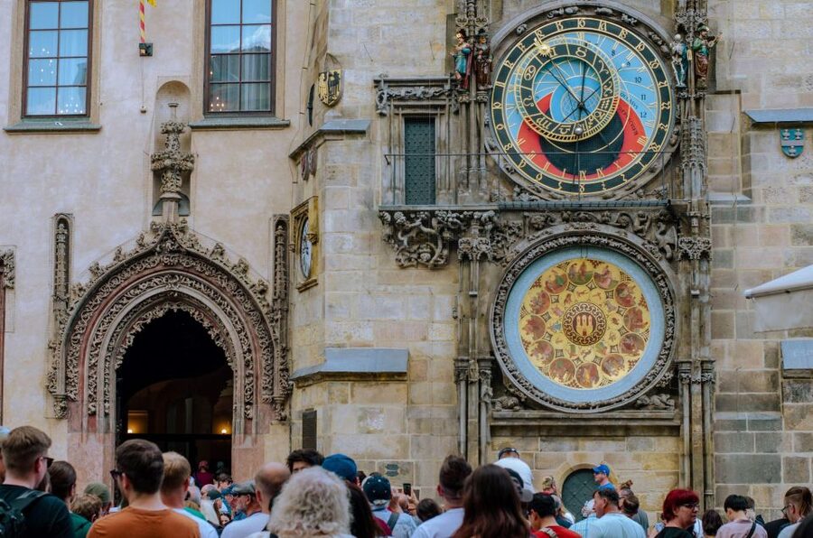 Prague: Top Sights and Historic Center Introduction Tour - Black Madonna House and the architecture behind the nickname