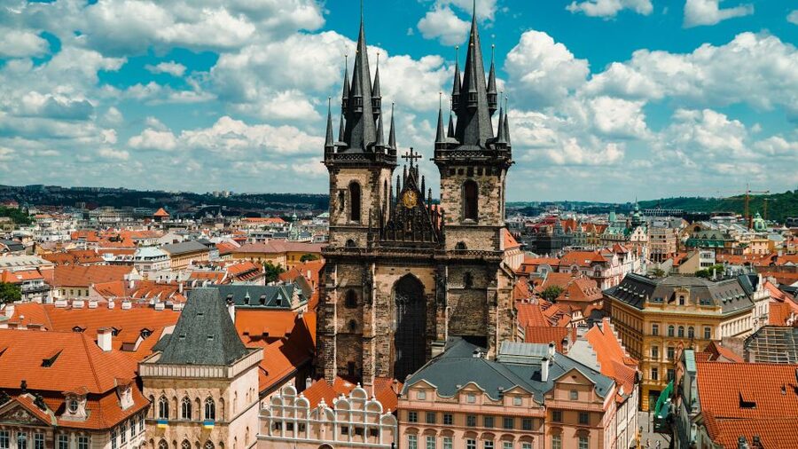Prague: Top Sights and Historic Center Introduction Tour - Powder Tower and Old Town’s defensive wall: history you can spot