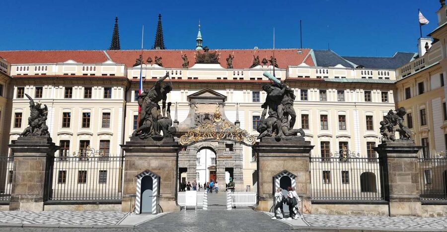 Prague: Tour to Prague Castle with tickets included. Spanish - Why this Prague Castle tour makes sense in 150 minutes