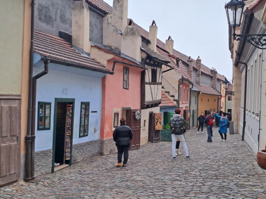 Prague: Tour to Prague Castle with tickets included. Spanish - St. Vitus Cathedral: ticketed time with a guide