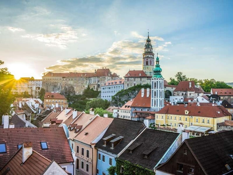 Prague: Transfer to Vienna via fabulous Cesky Krumlov - Guided Český Krumlov: Old Town Walks, Local Legends, and Real Time to Stroll