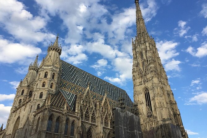 Prague–Vienna Car/Van (1–7 pax) via Lednice Chateau & Mikulov - Door-to-door pickup in Prague: how the day starts