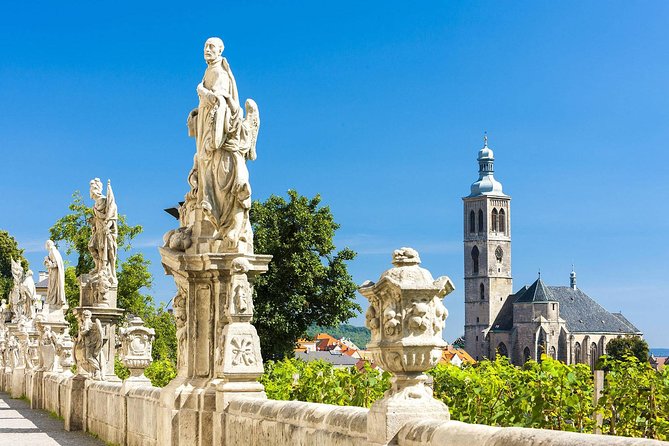 Prague-Vienna One-Way Sightseeing Day Tour - What to pack and how to make each stop smoother