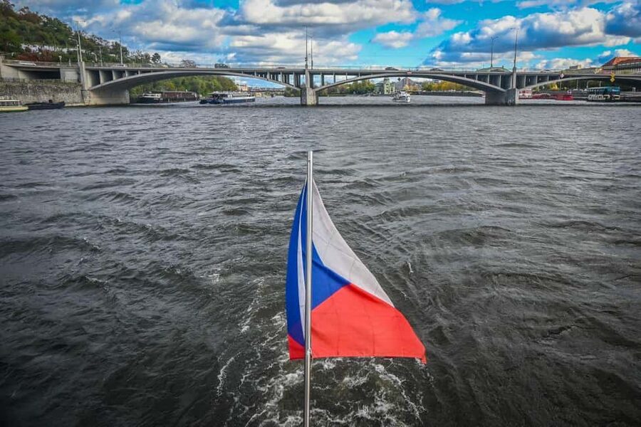 Prague: Vltava River Cruise in Jazz Style and Commentary - Terminal 18 and deck choice: your first 10 minutes matter