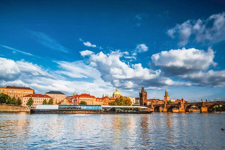 Prague: Vltava River Night Cruise with Buffet - The Included Buffet: What’s Actually in the Spread