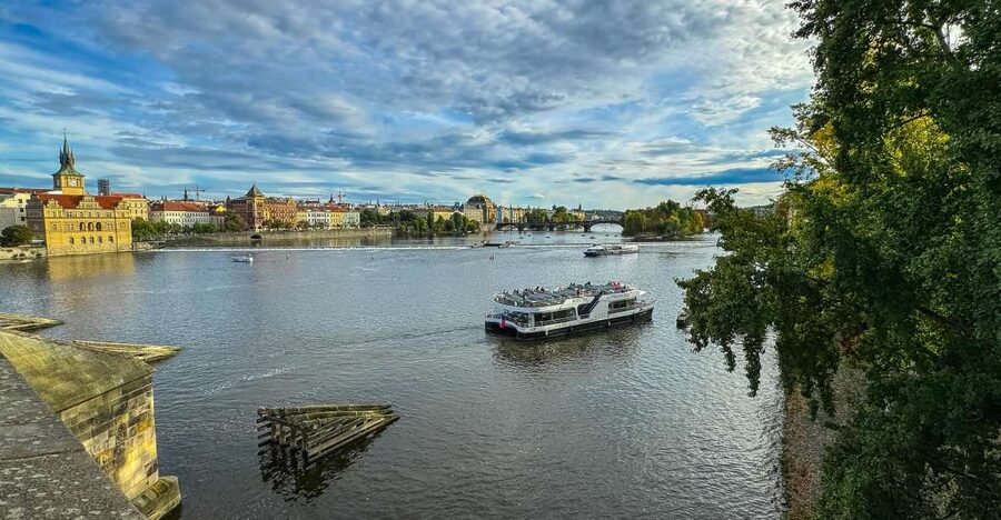 Prague: Vltava River Sightseeing Cruise - Smíchov water lock: Prague’s engineering moment