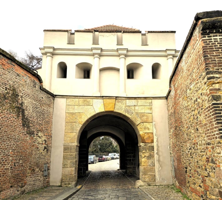 Prague: Vyšehrad Audio Guide with Optional Basilica Ticket - Using the Online Map: Staying Confident While Self-Guided