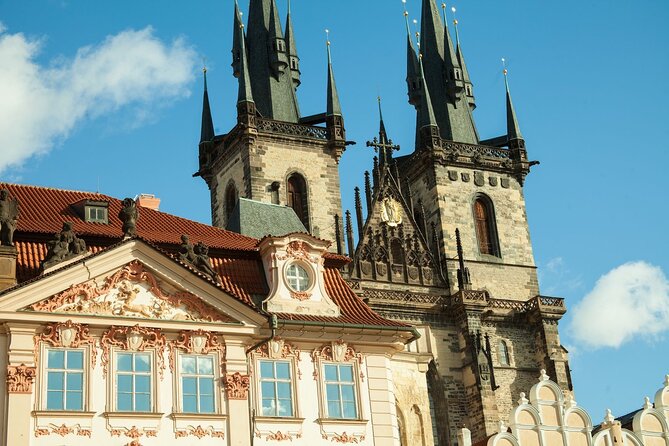 Prague Walking Tour in German: Old Town and Prague Castle - Prague Castle Compounds: What’s Included in the 1-Hour Stop
