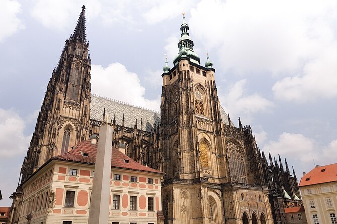 Prague Walking Tour with River Boat Cruise and Lunch - 6 hours - Lunch in Old Town: Czech Comfort Food With a Drink