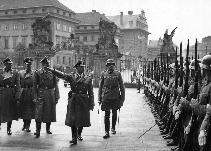 Prague: World War II and Communist History Tour - Municipal House and the Jewish Quarter: When the Past Stops Being Background