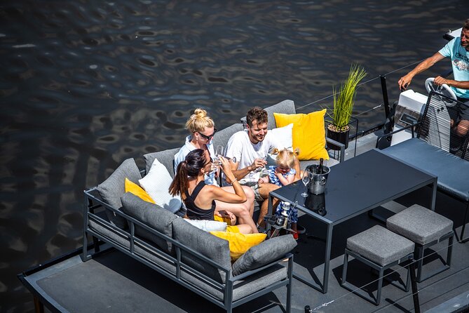 Prague YachtBoat CLASSIC cruise with Unlimited Beer or Prosecco - Key highlights at a glance