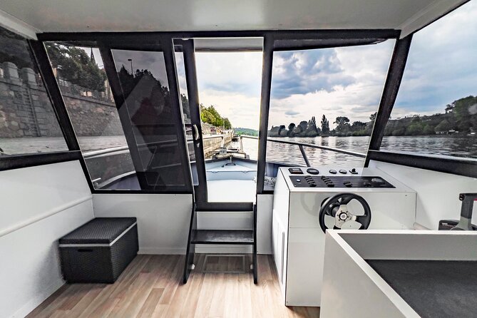 Private 3 Hour Prague Cruise with Unlimited Beer or Prosecco - Boat comfort, captain style, and group dynamics