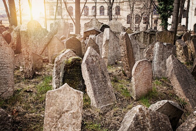 PRIVATE: 3h Stories of Prague Jewish Quarter Tour, drink included - Old Jewish Cemetery: Rabbi Löw, Umberto Eco, and Time on Stone