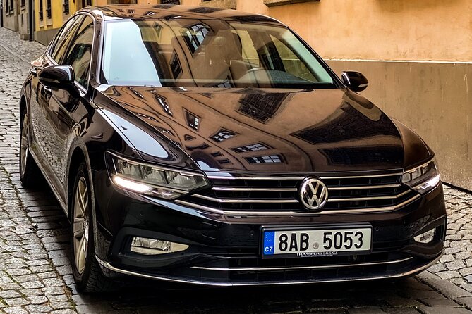 Private ARRIVAL Transfer by LIMOUSINE 3+1pax - Meet Your Driver at PRG: Sign, Phone, and the Arrivals-Hall Reality